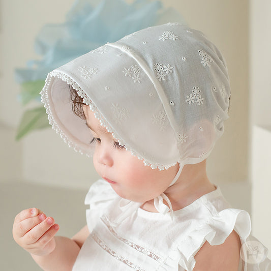 Hella Lace Bonnet