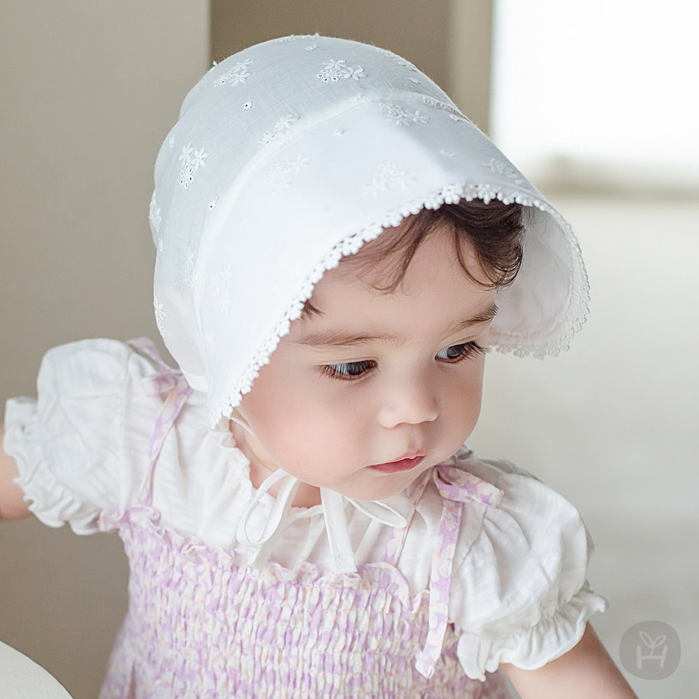 Hella Lace Bonnet